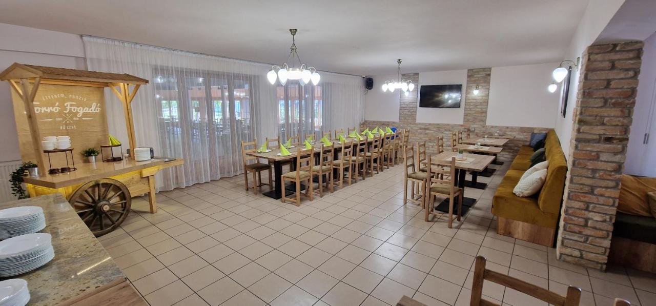 Forro Fogado & Bauer Bistro Hotel Roszke Exterior photo