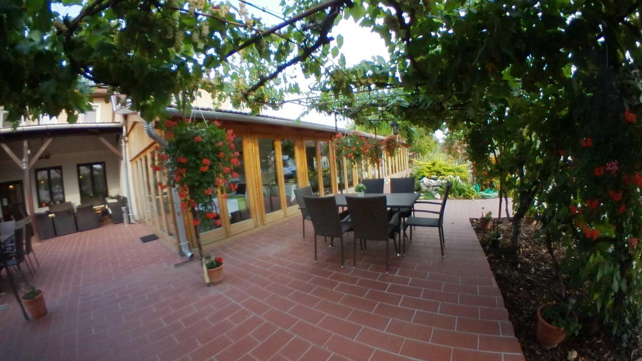 Forro Fogado & Bauer Bistro Hotel Roszke Exterior photo